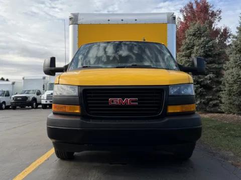 More photos of 2019 GMC 3500 16ft Box Truck at Signature Truck Center, IL