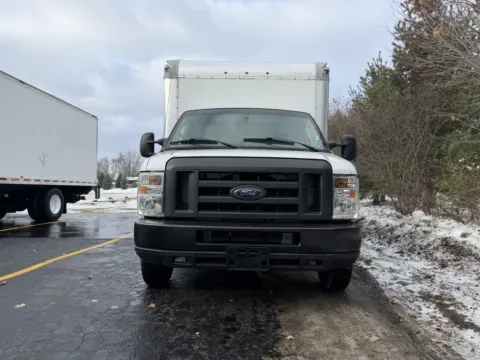 More photos of 2019 Ford E-350 16ft Box Truck at Signature Truck Center, IL