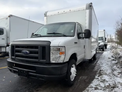 More photos of 2019 Ford E-350 16ft Box Truck at Signature Truck Center, IL