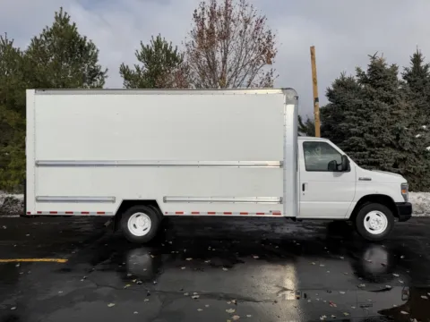White 2019 Ford E-350 16ft Box Truck for sale in Crystal Lake, IL