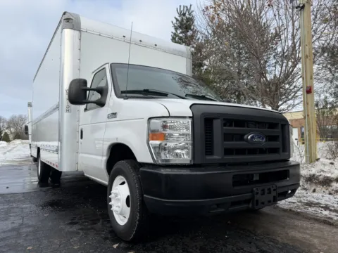 Another view of 2019 Ford E-350 16ft Box Truck for sale in Crystal Lake, IL at Signature Truck Center