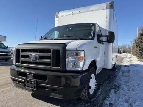More photos of 2022 Ford E-350 16ft Box Truck at Signature Truck Center, IL