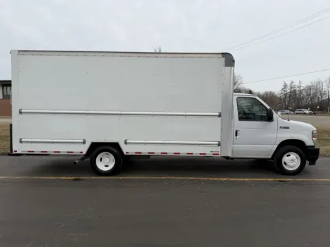 White 2022 Ford E-350 16ft Box Truck for sale in Crystal Lake, IL