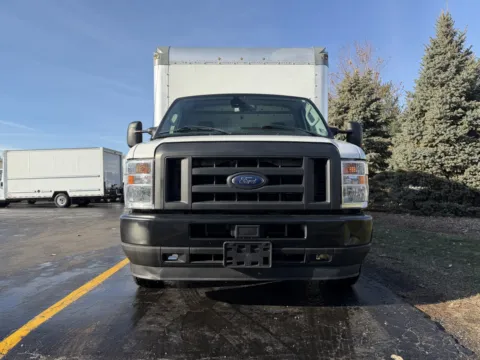 More photos of 2022 Ford E-350 16ft Box Truck at Signature Truck Center, IL