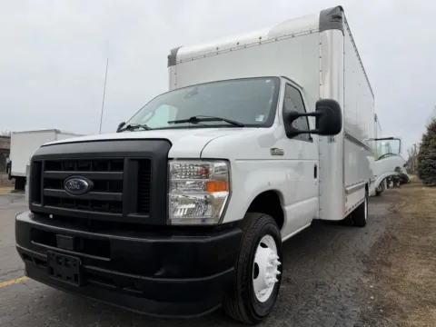 More photos of 2022 Ford E-350 16ft Box Truck at Signature Truck Center, IL