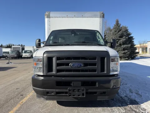 More photos of 2022 Ford E-350 16ft Box Truck at Signature Truck Center, IL