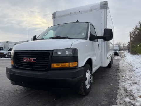 More photos of 2019 GMC 3500 16ft Box Truck at Signature Truck Center, IL