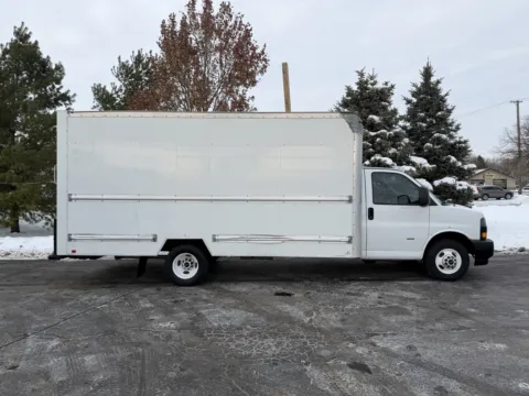 White 2019 GMC 3500 16ft Box Truck for sale in Crystal Lake, IL