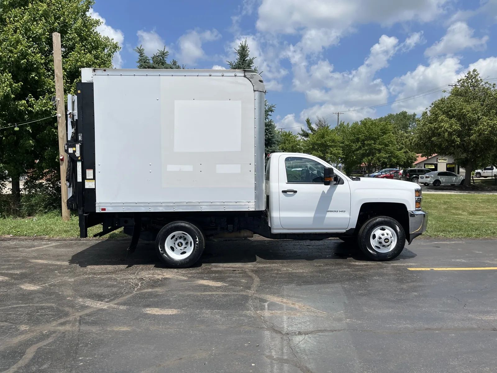 2018 Chevrolet 9ft Box Truck with Lift Gate