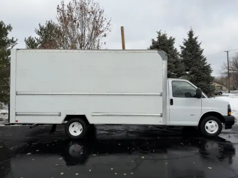 White 2020 GMC 3500 16ft Box Truck for sale in Crystal Lake, IL