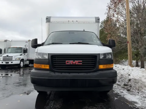 More photos of 2020 GMC 3500 16ft Box Truck at Signature Truck Center, IL