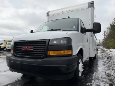 More photos of 2020 GMC 3500 16ft Box Truck at Signature Truck Center, IL