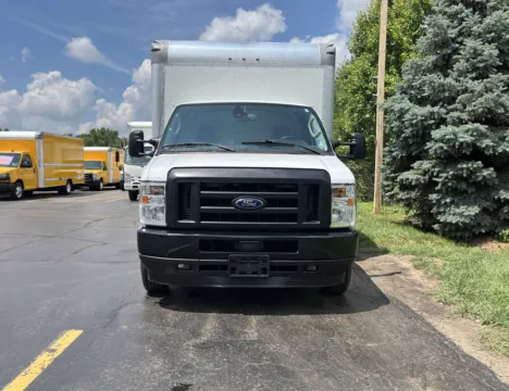 More photos of 2022 Ford E-350 16ft Box Truck at Signature Truck Center, IL