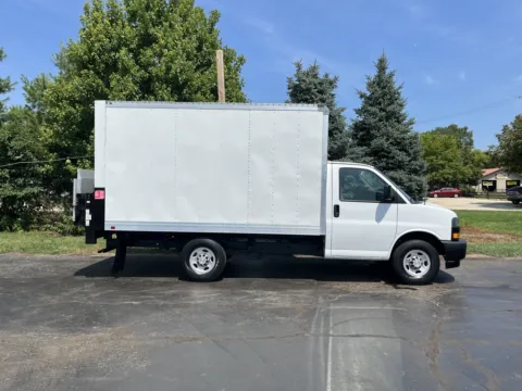 White 2019 Chevrolet 12ft Box Truck with Lift Gate for sale in Crystal Lake, IL