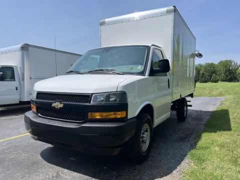 More photos of 2019 Chevrolet 12ft Box Truck with Lift Gate at Signature Truck Center, IL
