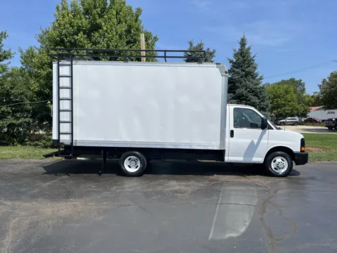 White 2013 Chevrolet 16ft Box Truck for sale in Crystal Lake, IL