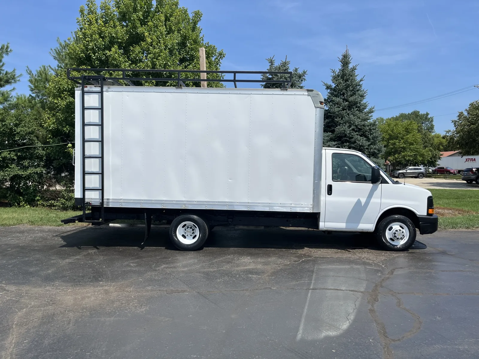 White 2013 Chevrolet 16ft Box Truck for sale in Crystal Lake, IL