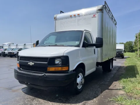 More photos of 2013 Chevrolet 16ft Box Truck at Signature Truck Center, IL