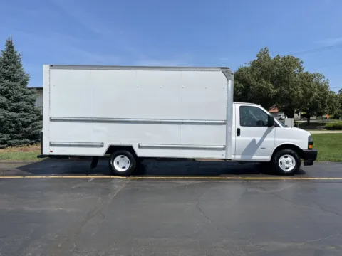 White 2021 GMC 16ft Box Truck for sale in Crystal Lake, IL