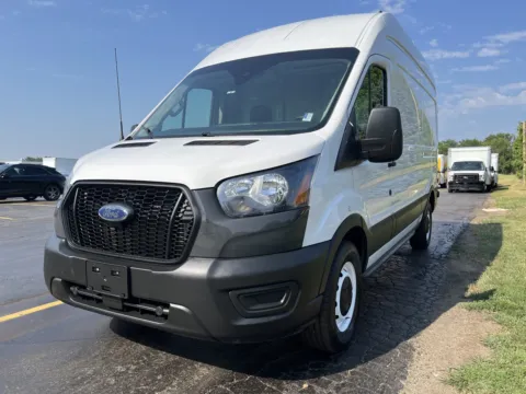 More photos of 2022 Ford T-250 Transit at Signature Truck Center, IL
