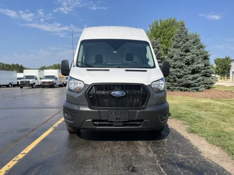 More photos of 2022 Ford T-250 Transit at Signature Truck Center, IL
