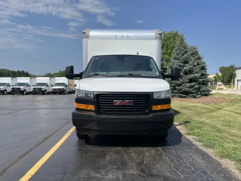 More photos of 2020 GMC 16ft Box Truck at Signature Truck Center, IL