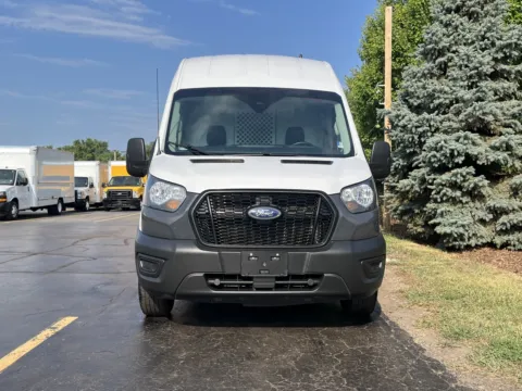 More photos of 2021 Ford T-250 Transit at Signature Truck Center, IL