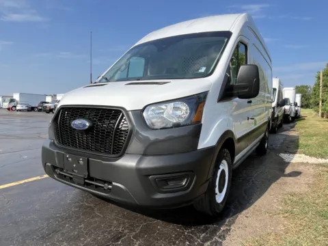 More photos of 2021 Ford T-250 Transit at Signature Truck Center, IL