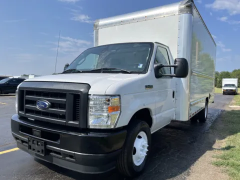 More photos of 2022 Ford E-350 16ft Box Truck at Signature Truck Center, IL