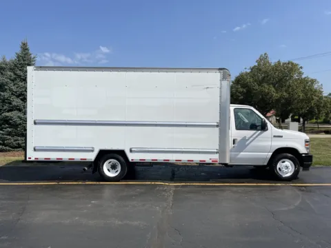 White 2022 Ford E-350 16ft Box Truck for sale in Crystal Lake, IL