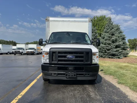 More photos of 2022 Ford E-350 16ft Box Truck at Signature Truck Center, IL