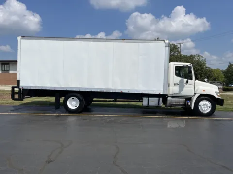 White 2013 Hino HINO for sale in Crystal Lake, IL