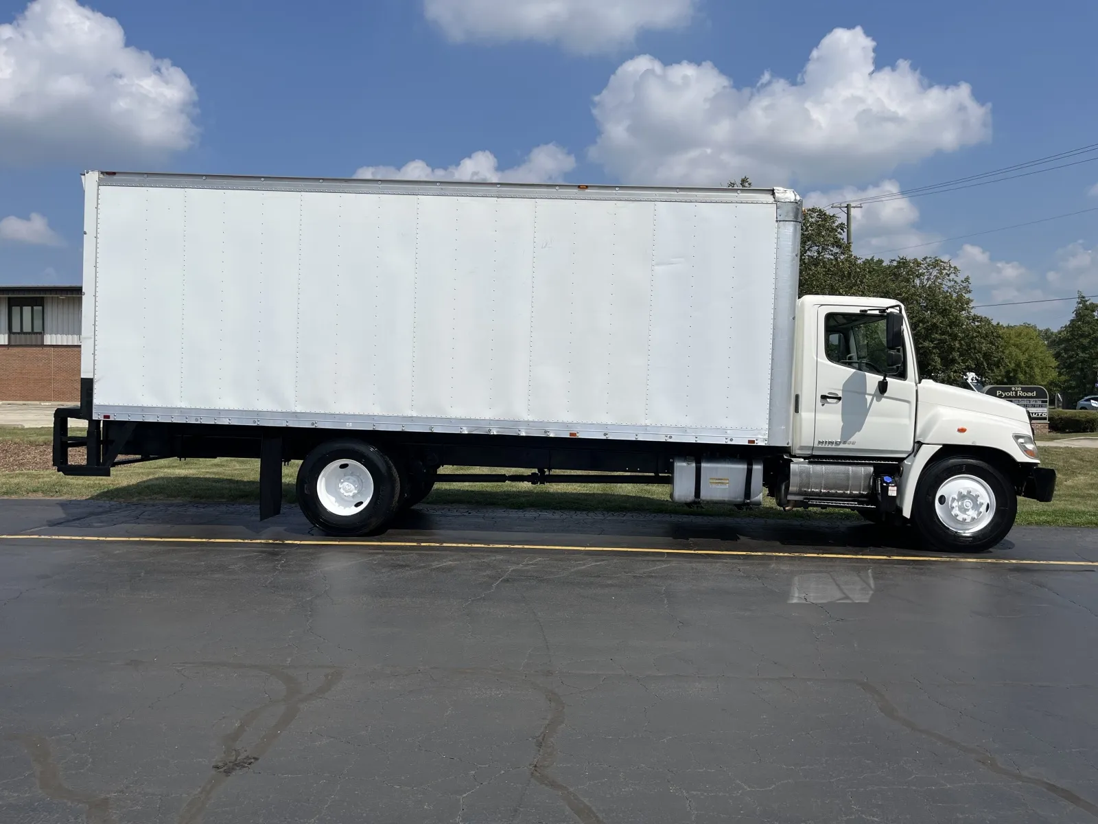White 2013 Hino HINO for sale in Crystal Lake, IL