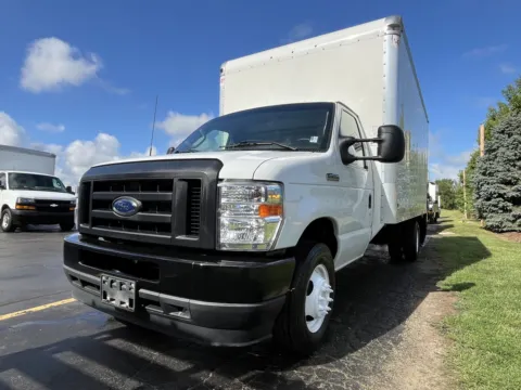 More photos of 2024 Ford E-350 16ft Box Truck at Signature Truck Center, IL