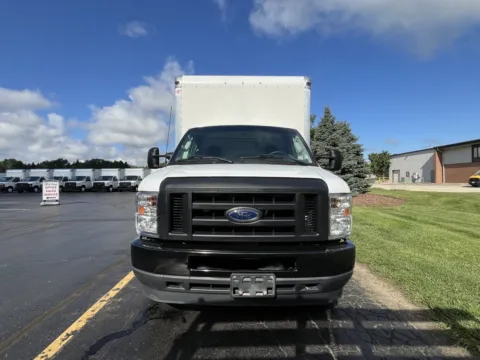 More photos of 2024 Ford E-350 16ft Box Truck at Signature Truck Center, IL