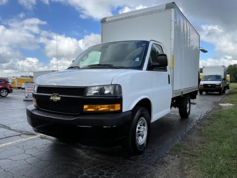 More photos of 2020 Chevrolet 12ft Box Truck with Lift Gate at Signature Truck Center, IL
