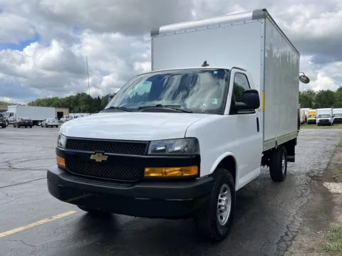 More photos of 2020 Chevrolet 12ft Box Truck with Lift Gate at Signature Truck Center, IL