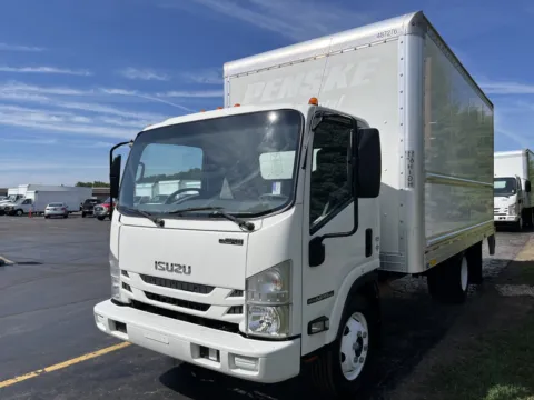 More photos of 2021 Isuzu NPR 16' Gas Liftgate at Signature Truck Center, IL