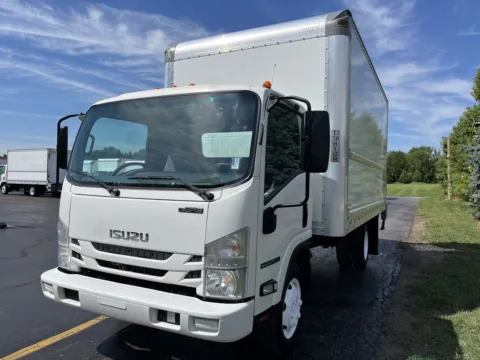 More photos of 2020 Isuzu NPR 16ft Gas Liftgate at Signature Truck Center, IL