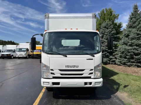 More photos of 2020 Isuzu NPR 16ft Gas Liftgate at Signature Truck Center, IL