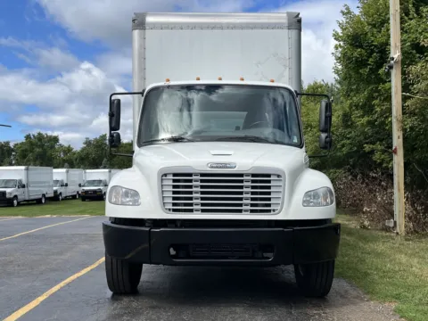 More photos of 2020 Freightliner M2 26ft Box Truck at Signature Truck Center, IL