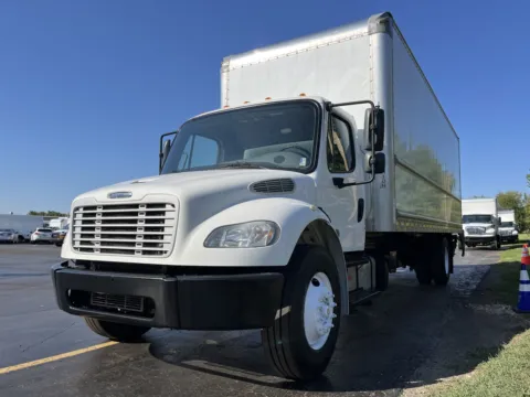 More photos of 2020 Freightliner M2 26ft Box Truck at Signature Truck Center, IL