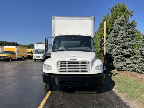 More photos of 2020 Freightliner M2 26ft Box Truck at Signature Truck Center, IL
