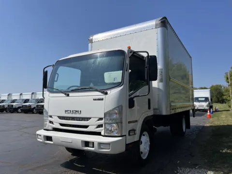 More photos of 2020 Isuzu NPR 16ft Box Truck with Lift Gate at Signature Truck Center, IL