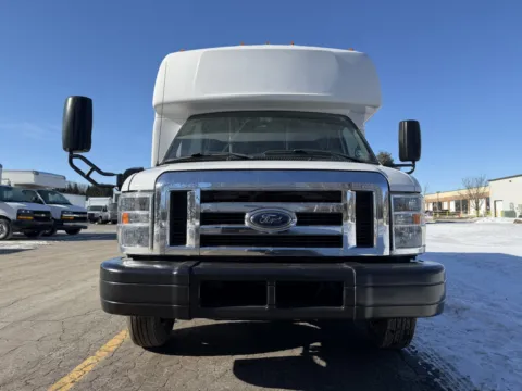 More photos of 2017 Ford E-450 13 Passenger Shuttle Bus at Signature Truck Center, IL