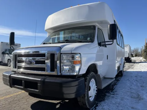 More photos of 2017 Ford E-450 13 Passenger Shuttle Bus at Signature Truck Center, IL