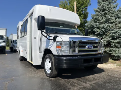 Another view of 2017 Ford E-450 13 Passenger Shuttle Bus for sale in Crystal Lake, IL at Signature Truck Center