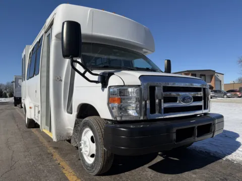Another view of 2017 Ford E-450 13 Passenger Shuttle Bus for sale in Crystal Lake, IL at Signature Truck Center