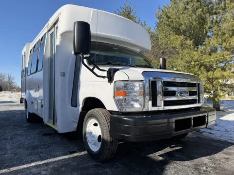 Another view of 2017 Ford E-450 13 Passenger Shuttle Bus for sale in Crystal Lake, IL at Signature Truck Center
