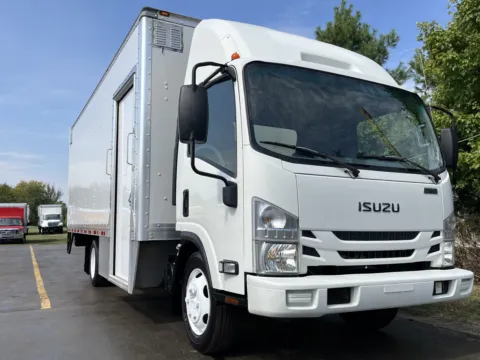 Used 2018 Isuzu NQR 20ft Box Truck with Side Door for sale